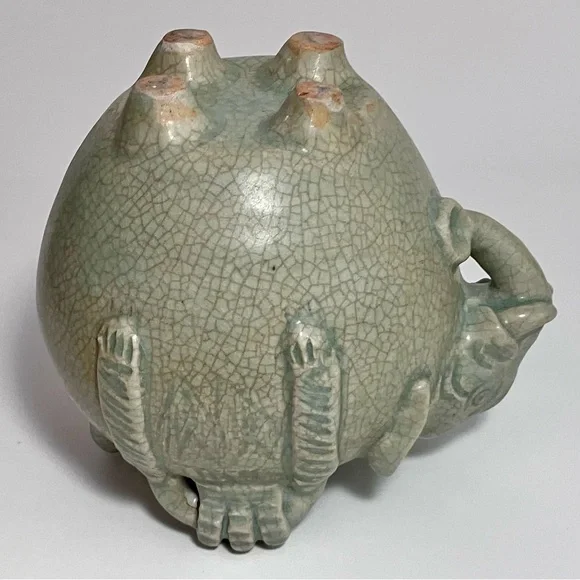 Antique THAILAND CELADON ELEPHANT Pottery Vessel / SAWANKHALOK KILN / Craquelure